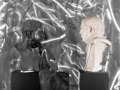 Bizhan Bassiri - La caduta delle meteoriti - Venezia, Museo Archeologico Nazionale (2011), ph. Mario Di Paolo