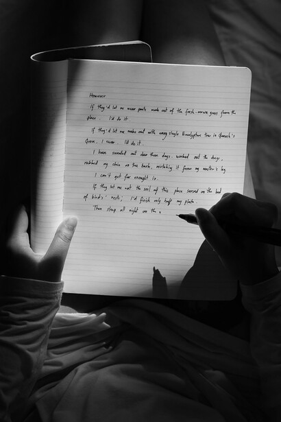 Auteurs vs ChatGPT. Un auteur est lu pour le message qu’il porte, mais également pour cette part inconsciente de lui qu’il dissémine telles des poussières de lui-même, et qui rendent son œuvre unique