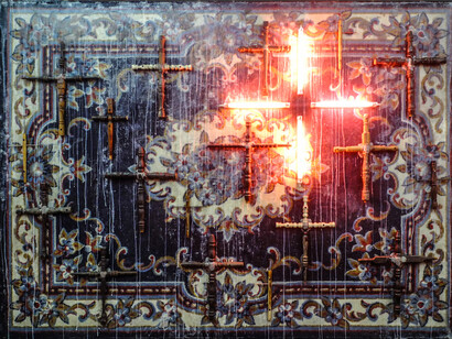 Norberto Roldan, Crusade, 2015, wooden crosses salvaged from demolished old houses on beeswax-drenched panels, neon lights, diptych, 66 x 174 inches/168 x 450 cm
Photo courtesy of Sundaram Tagore Gallery
