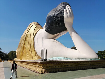 Bago, figura sdraiata del Myathalyaung Buddha, lunga 82 metri, uno dei più grandi al mondo