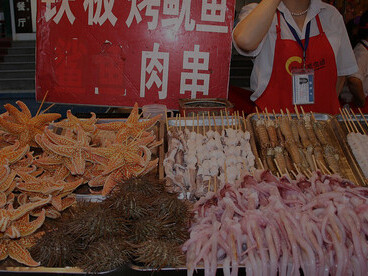 Beijing’s lively street food market