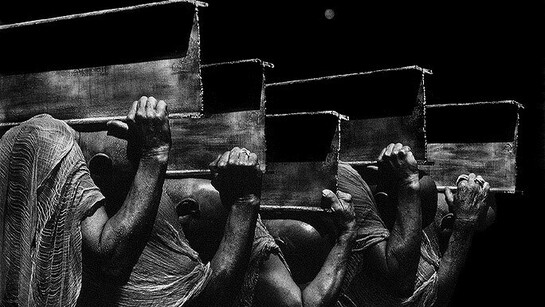 Accepter des règles et des engagements qui ne sont que des moyens et non des fins en soi fait de l'individu un maillon des chaînes aliénantes