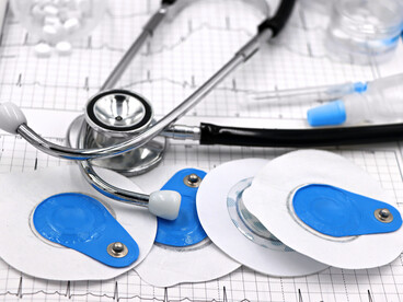 Electrocardiograms (ECGs), medical histories, genetic data, imaging results, and even data from wearable devices: machine learning analyzes and finds a pattern