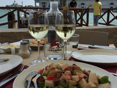 Un'ombra e uno spuntino