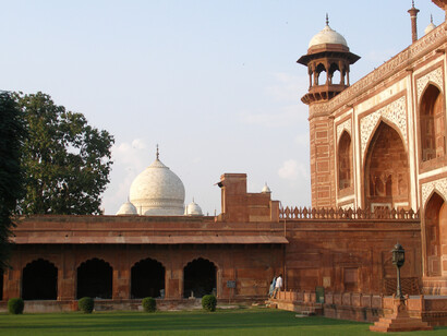 Esas imágenes fijadas en la piedra marmórea habían quebrado todo su sentido y la locura parecía haberse apoderado de nuestro destino