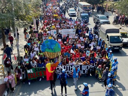 Activistas marchan por Katmandú, en la jornada inaugural de Foro Social Mundial 2024, 15 de febrero. Nepal