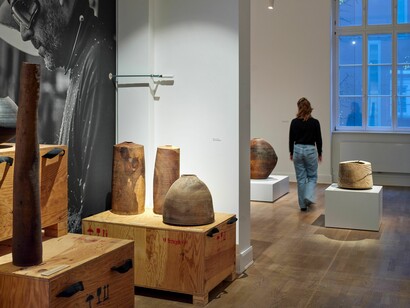 Ernst Gamperl, Contemporary craft, exhibition view. Courtesy of Museum für Kunst und Gewerbe Hamburg