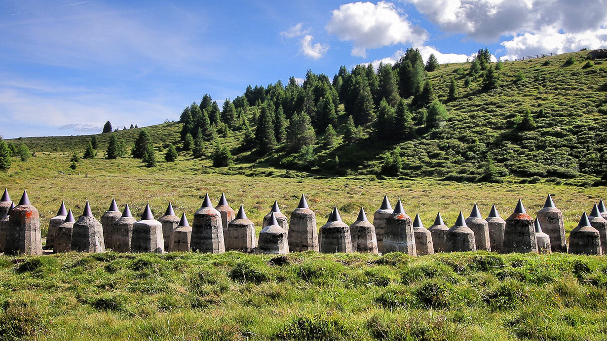 I denti di drago ben visibili sul Pian dei Morti (Curon Venosta, Bolzano)