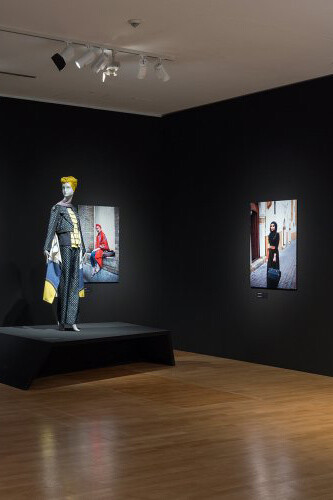 Contemporary Muslim Fashions. Courtesy of Museum für Angewandte Kunst
