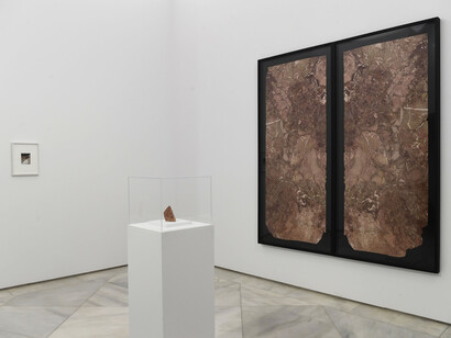 Amie Siegel, Arenas movedizas, vista de exhibición. Cortesía del Centro Andaluz de Arte Contemporáneo
