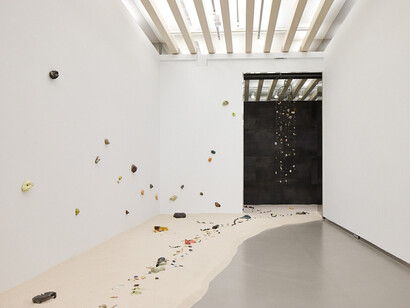 Various artists, Symbiotic longing , exhibition view. Courtesy of Kiang Malingue Gallery and Tao Art. Photo by Chen You-Wei