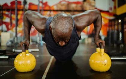 Musculação não é só para ficar forte agora — é para garantir autonomia e saúde lá na frente. Comece cedo, cuide do seu futuro. Seu corpo vai agradecer quando você for idoso

