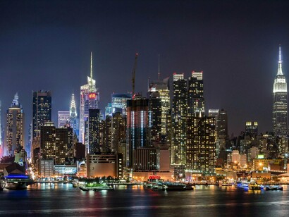 Ilha de Manhattan, no estado de Nova Iorque, EUA, onde a série é ambientada. Havia uma espécie de guerra fria no próprio país entre os negros e os brancos. Seriados, músicas, bairros, etc. começaram novamente a serem divididos entre brancos e negros, como é possível notar principalmente nos seriados com elencos majoritariamente brancos ou negros