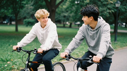 Siamo amici per la pelle o è per la pelle che siamo amici?