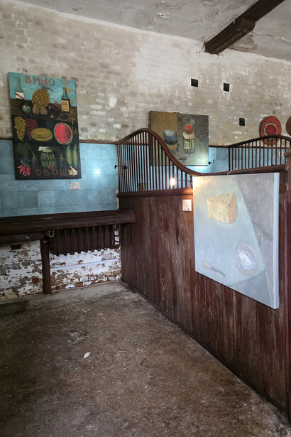 Natasha Arendt, Thread of fortune, exhibition view. Courtesy of Milton Manor House