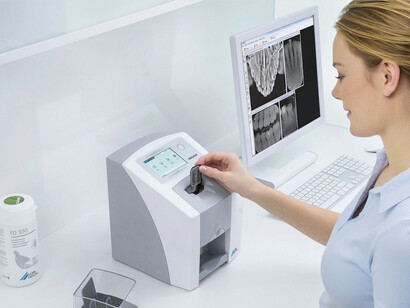 Si rivela di grande utilità la presenza in studio della sistematica radiografica Vistascan con sensori ai fosfori per le radiografie endorali digitali, l'unica in grado di visualizzare il file endodontico più piccolo, di misura 06. L’assenza del filo e la facilità di utilizzo con i centratori la collocano a completamento della dotazione per un'avanzata diagnostica radiologica