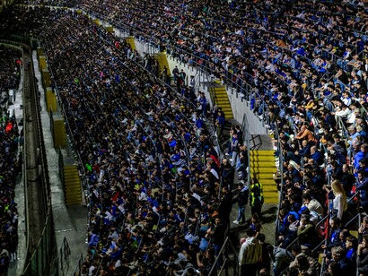 Le infiltrazioni mafiose nel calcio lombardo hanno portato a indagini e arresti che hanno svelato la stretta connessione tra alcuni dirigenti di club e le cosche della 'ndrangheta