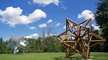 Frank Stella, installation view, left, Jasper’s Split Star, 2017; right, Frank’s Wooden Star, 2014), Courtesy of the artist and Marianne Boesky Gallery, New York and Aspen © 2020 Frank Stella/Artists Rights Society (ARS), New York, ph. Christopher E. Manning