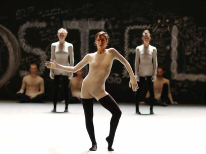 Naharin’s virus. Avec l'aimable autorisation du Les Théâ Tres