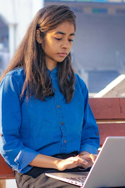 Limitar la IA con leyes no evitará su avance, lo que exige nuevas políticas capaces de anticipar y gestionar su impacto