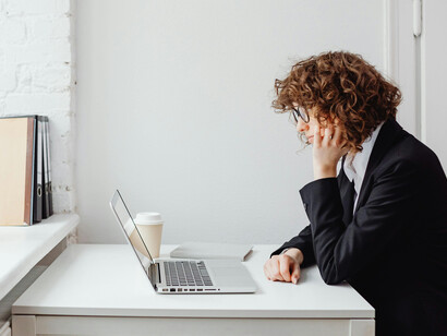 Cuando la vocación es sofocada por los mandatos familiares, el asombro se convierte en una ausencia dolorosa que marca de por vida