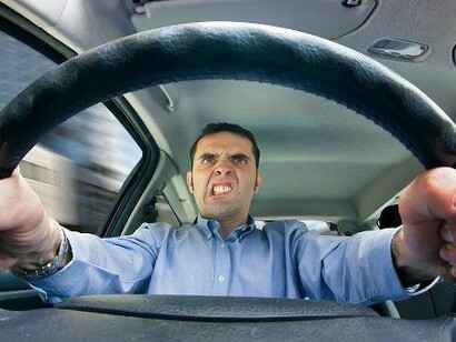 Algunos filósofos consideran que el automóvil es un dispositivo que nos vuelve idiotas