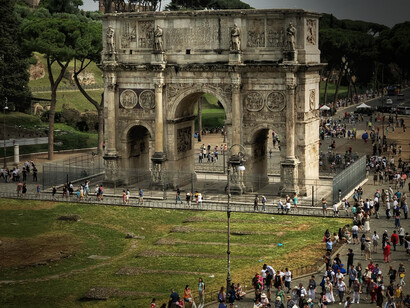 Roma, Italia. Molti rivendicano l'abbandono di Roma, e in generale delle città d'arte, nelle mani del turismo di massa e degli studenti universitari