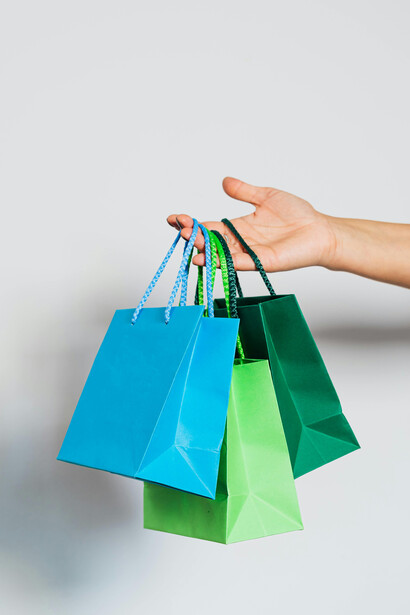 Shopping bags. Vivere con meno: scoprire la vera ricchezza oltre l'accumulo di beni materiali