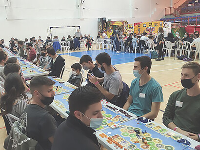 Hobiz Company's immersive event in Hebrew brought participants together as they played collaboratively on one side of the board, followed by a synchronized switch to the other side when the dice were rolled jointly