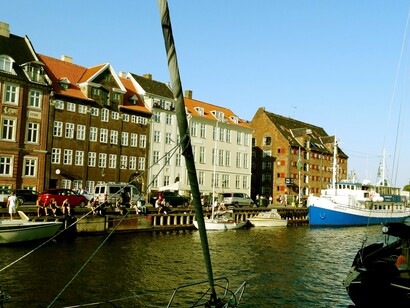 Los crimines han sustituidos los cuentos de Andersen y la violencia, es el tema sobre el cual hay que reflexionar o quizás, en estas latitudes, la violencia no sea más que una metáfora para describir el lado oculto de una realidad no reconocida