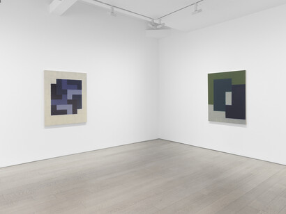 Suzanne Caporael, Fitting, exhibition view. Courtesy of Miles McEnery Gallery