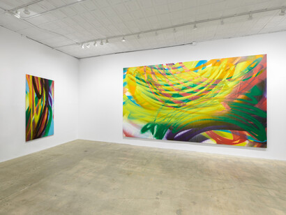Katharina Grosse, Pie sell, lee slip, eel lips, exhibition view. Courtesy of Gagosian