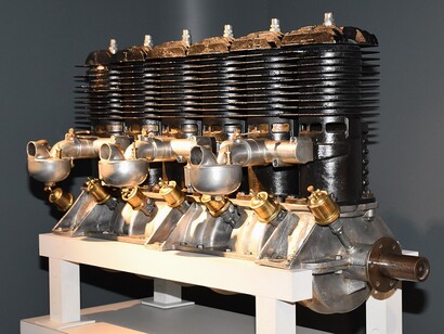 Engines, power to fly! Exhibition view. Courtesy of Ingenium. The Canada Aviation and Space Museum