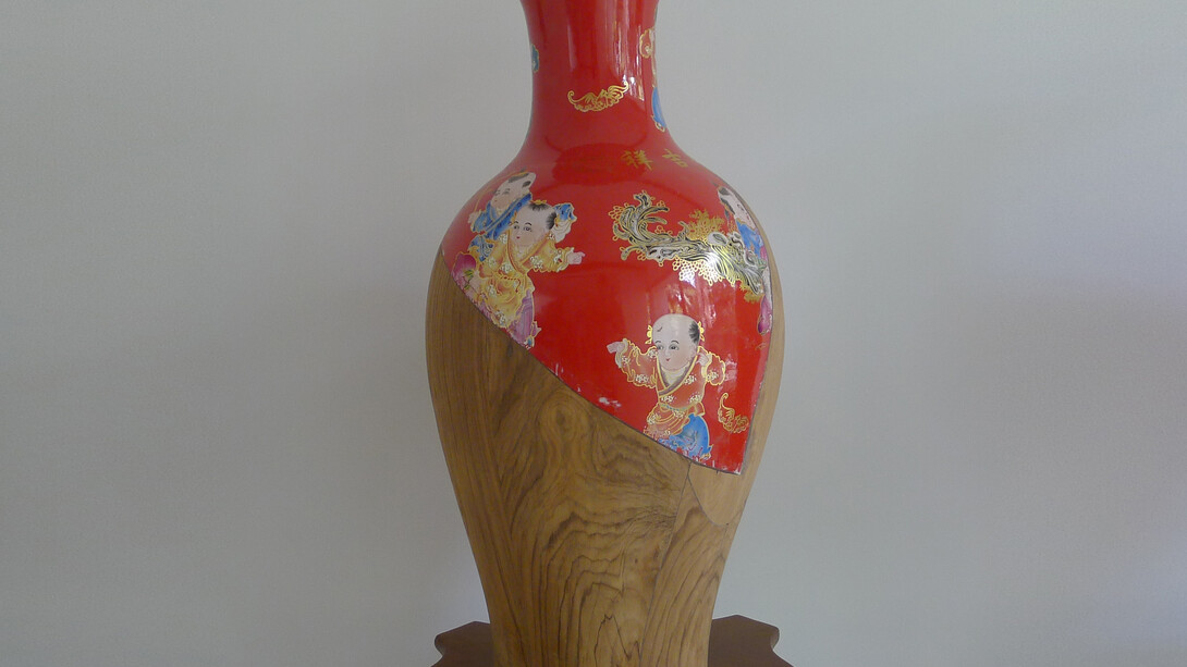 Sudarshan Shetty, Untitled (detail), 2015, Ceramic, recycled teak wood and table, 137 x 40 x 40 cm / 54 x 16 x 16 in., Courtesy of the artist, Galerie Daniel Templon Brussels and Paris