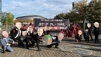 Manifestantes exigen a los líderes mundiales detener la crisis climática en el contexto de la COP26, Glasgow