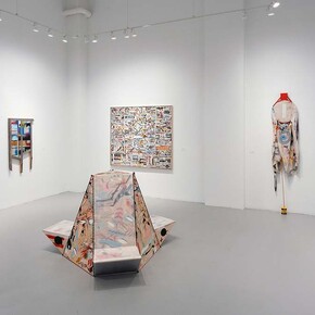 Matthew Kirk, Skinnin’ the game, exhibition view. Courtesy of Sundaram Tagore Gallery