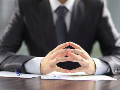 A leader's first steps are accompanied by uncertainty