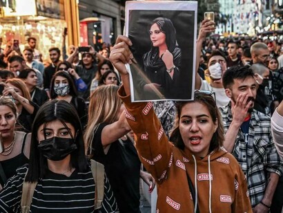 Iran men and women protesting Mahsa Amini's death while in police custody