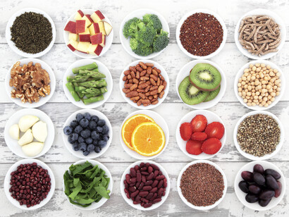 Los granos integrales, verduras, habichuelas, frutas y hierbas contienen muchos fitoquímicos