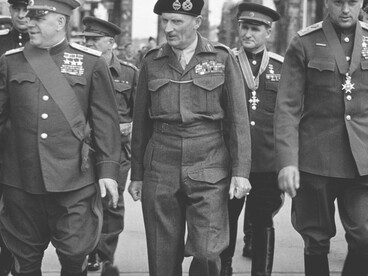 Gueorgui Zhúkov, Vassili Sokolovski, Konstantín Rokossovski y Bernard Montgomery en Berlín, 12 de julio de 1945