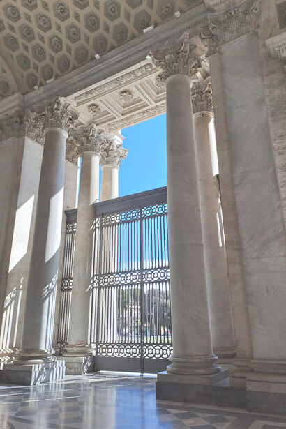 Basilica di San Giovanni in Laterano, Roma, Italia. Controfacciata o portico, particolare dell’apertura centrale (© Roberto Luciani)