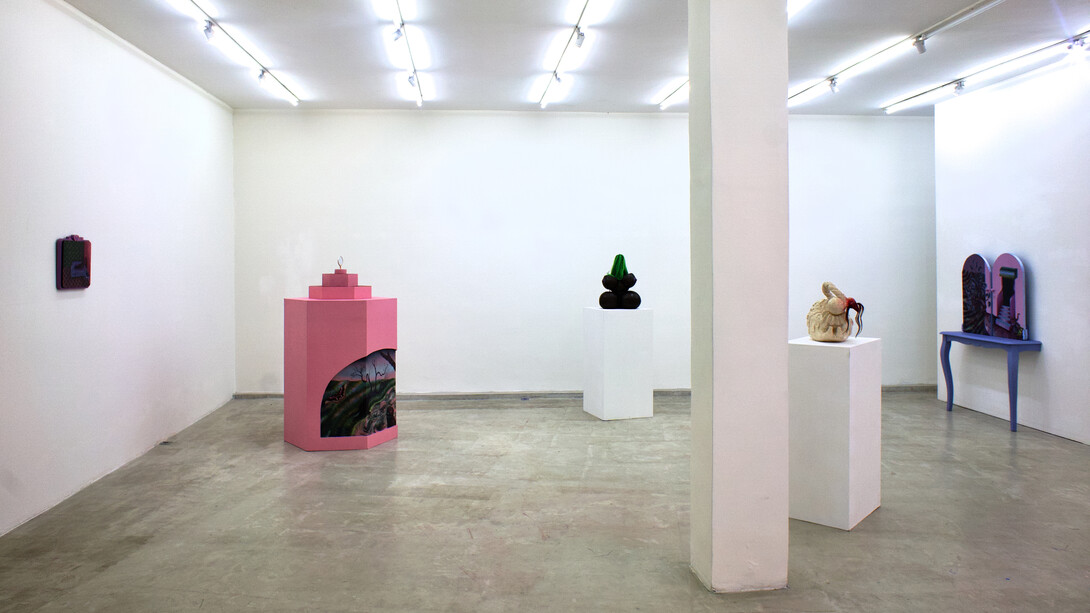 Eliana Quilla, Te busco, noche, vista de exhibición. Cortesía de Linse Galería