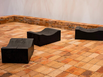 Elisapeta Hinemoa Heta, Ua tafa mai ata: matāli’i ki wainuiātea, exhibition view. Courtesy of Te Pātaka Toi Adam Art Gallery