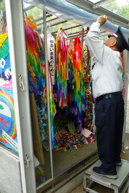 Grullas de origami en el Parque de la Paz de Hiroshima, Japón. Fotografía: Felipe Sérvulo