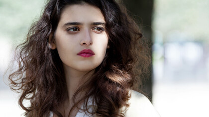 Manal Issa in Peur de rien (Parisienne)