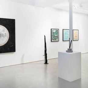 Oscar Tuazon, Written on water, exhibition view. Courtesy of Galerie Chantal Crousel