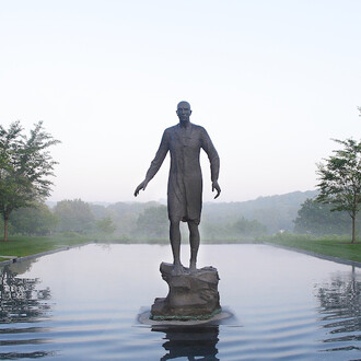 Hanneke Beaumont, Stepping forward. Courtesy of Bowman Sculpture