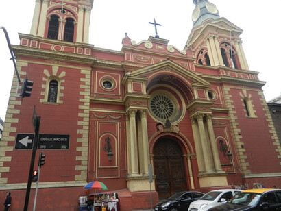 Hace unos días leí dos noticias. La primera anunciaba la creación de una plataforma de inteligencia artificial que permite conversar por WhatsApp con varios santos de la Iglesia Católica, Basílica de la Merced, Santiago, Chile