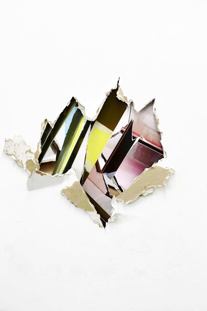 Felix Schramm, Multilayer 296, 2019, plasterboard, wood, aluminium, color, inkjet print, 170x130 cm