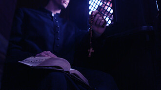 Nicht etwas, sondern jemand – Christus – soll sie bezeugen: den Wahrhaftigen, den Allgegenwärtigen, den Erlöser aller Menschen